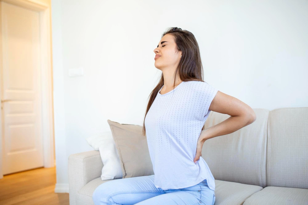 what causes back pain in females